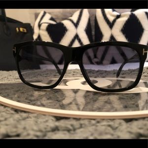 TOM FORD SUNNIES 🕶